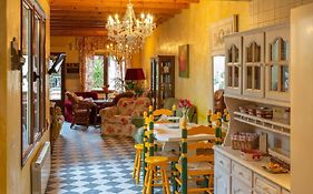 Hostal Beautiful Alamedas: Casa Rural Con Piscina